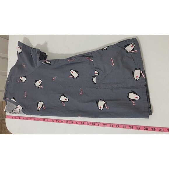 Nursing Scrub Top Women’s L Gray Christmas Penguin Print Candy Cane Uniform - Picture 7 of 8